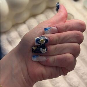 Floral Blue and White Nail Art